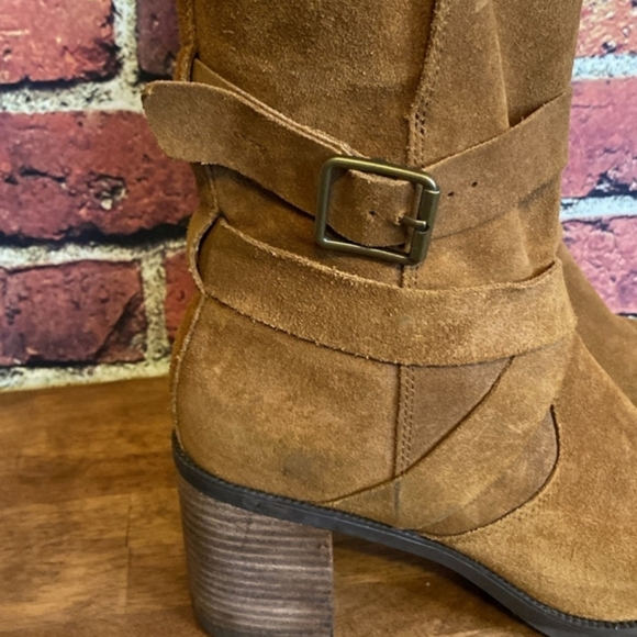 Clarks Malvet Doris Tan Brown Suede Block Heel Moto Western Boots Size 9.5 - Picture 3 of 12